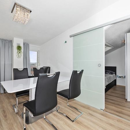 Apartment Nikola โตรกีร์ ภายนอก รูปภาพ