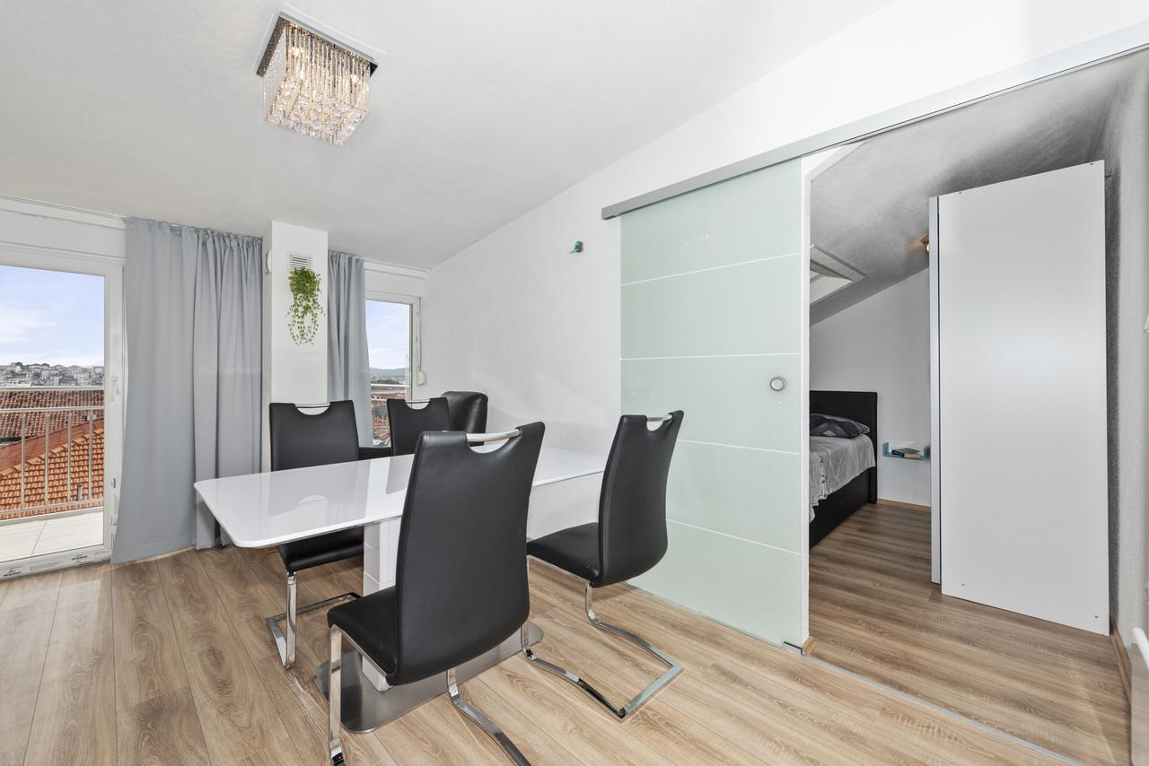 Apartment Nikola โตรกีร์ ภายนอก รูปภาพ