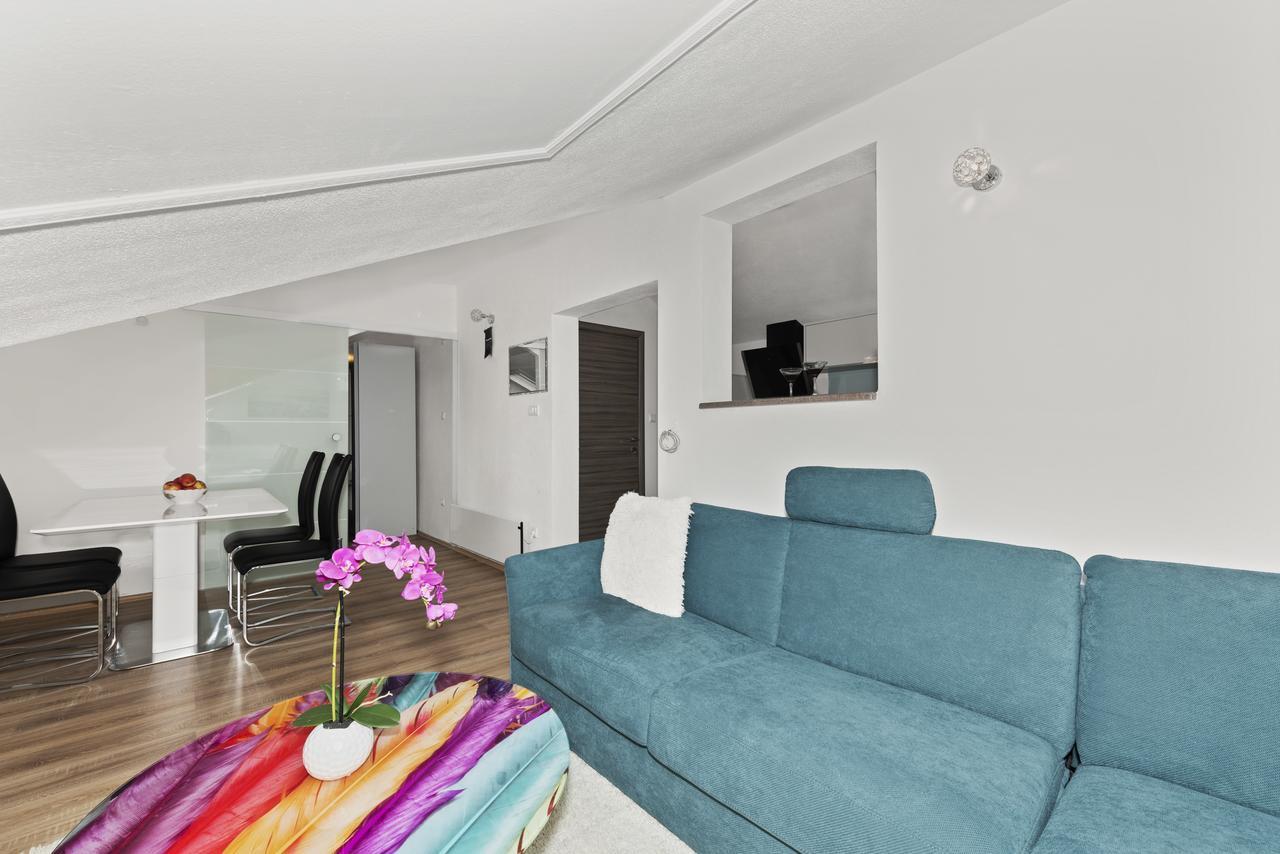Apartment Nikola โตรกีร์ ภายนอก รูปภาพ