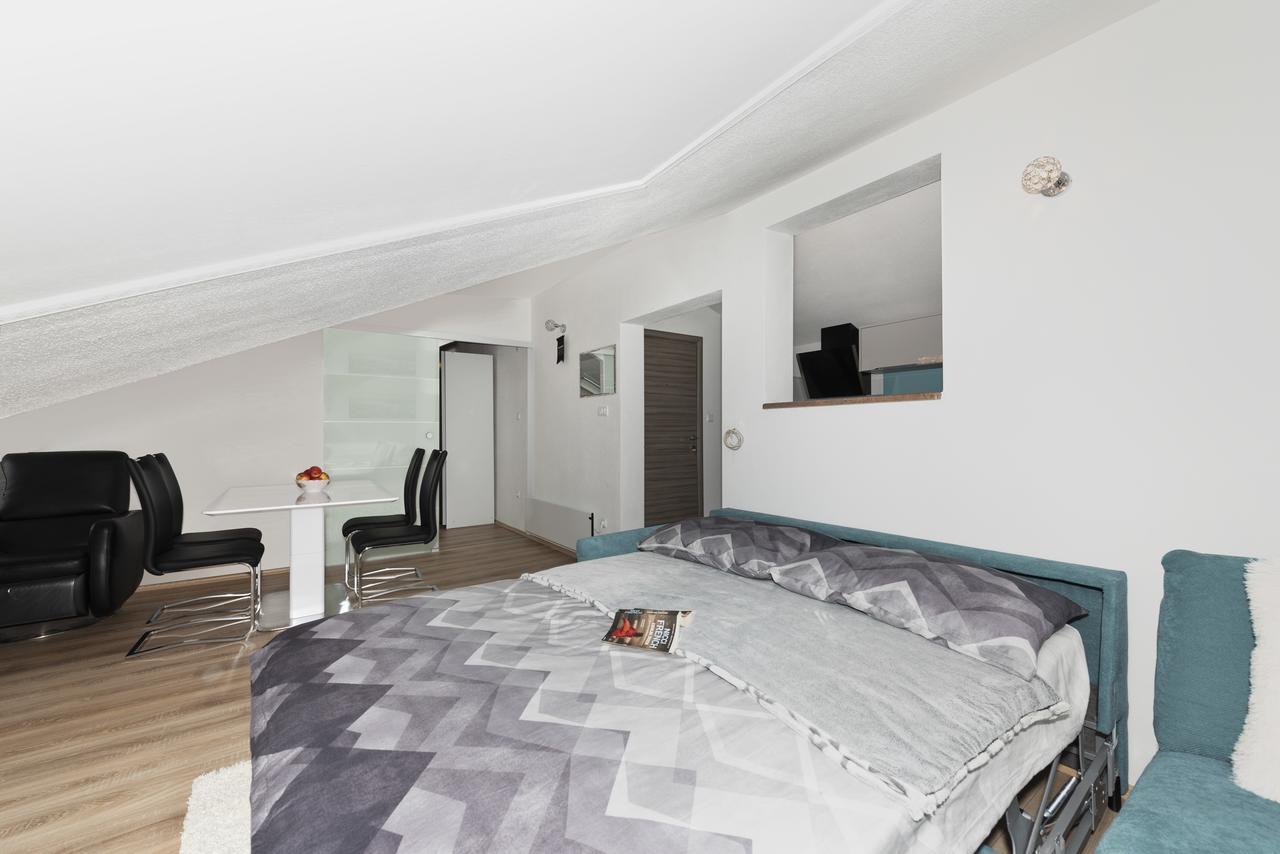 Apartment Nikola โตรกีร์ ภายนอก รูปภาพ