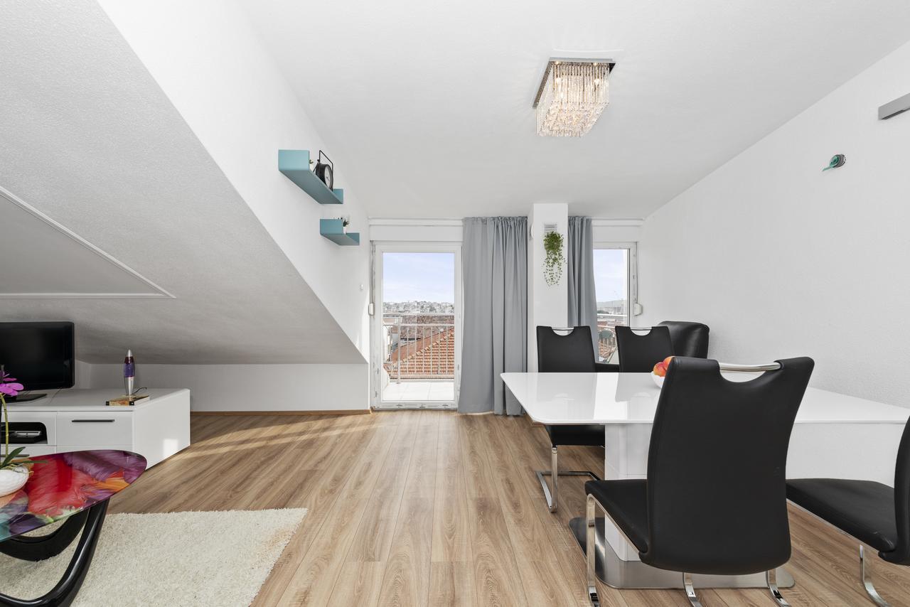 Apartment Nikola โตรกีร์ ภายนอก รูปภาพ